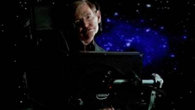 Hawking expuso su teoría sobre la existencia de vida extraterrestre en otros planetas.