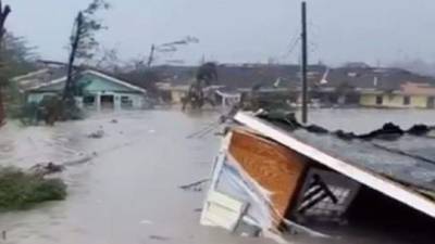 El monstruoso huracán Dorian, que tocó tierra con categoría 5 en las Bahamas, provocó una 'devastación sin precedentes' en las islas Ábaco, informó este lunes el primer ministro de este archipiélago en el Caribe, Hubert Minnis.
