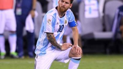 Messi sigue sin poder levantar una Copa con Argentina. Foto AFP.