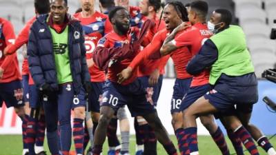 El Lille le remontó al Lyon y es el líder del fútbol de Francia. Foto AFP.