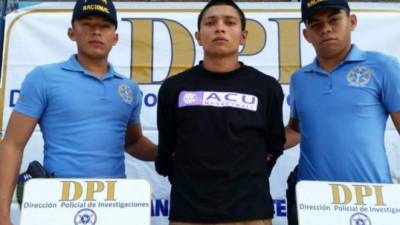 El detenido por las autoridades fue presentado en las oficinas de la DPI. Foto de archivo.