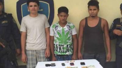 Los detenidos son Jekson Estiwar Alvarado Aguilar (24); Luis Javier Ocampo López (18) y Moisés Antonio Díaz Guevara (18).