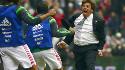 Así festejó Miguel Herrera los goles de México ante Nueva Zelanda.