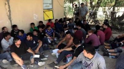 Los inmigrantes estaban detenidos en una casa de seguridad en Roma, Texas.