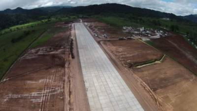 Hay 700 metros pavimentados de la pista del aeródromo en Río Amarillo, de Santa Rita de Copán.