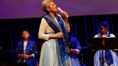 La esposa del pastor German Ponce dirigía el grupo de danza y canto de la iglesia.