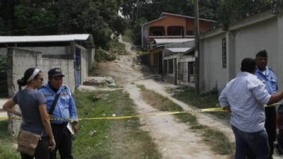 Los cuerpos de Julio Alexánder Escobar y la joven Daysi Morales fueron encontrados a las 9:30 am dentro de su cuarto.