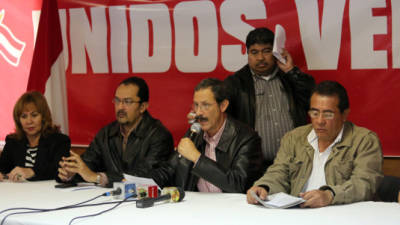 El excandidato presidencial del PL, Mauricio Villeda, compareció en compañía de otros miembros del CCEPL.