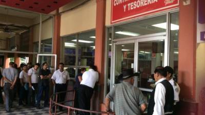 Desde este lunes la llegada de sampedranos a las oficinas de Control de Ingresos en la Municipalidad ha aumentado.