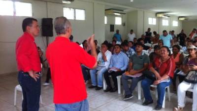 El candidato José Antonio Rivera en la capacitación.