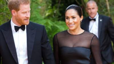 La exactriz convertida en la duquesa de Sussex volvió a conectar con sus raíces a su paso en la alfombra amarilla de la premiere de 'The Lion King' en Londres, Inglaterra.Dejando a Archie en casa, Meghan y Harry disfrutaron de la velada donde se codearon con estrellas como Beyoncé, Jay-Z, Elton John o Pharrell Williams, entre otros.