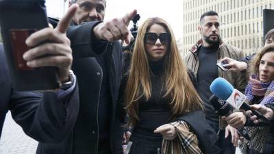 Shakira será juzgada a partir del próximo 20 de noviembre en la Audiencia de Barcelona por presuntamente defraudar 14,5 millones de euros entre los años 2012 y 2014, en otra causa que también se inició por una querella de la Fiscalía de Delitos Económicos de Barcelona.