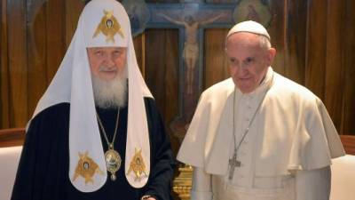 El patriarca Kiril junto al Papa Francisco.