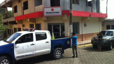 El asalto a la sucursal de Banco Atlántida en el municipio de Trinidad, Santa Bárbara, originó una balacera y persecución.