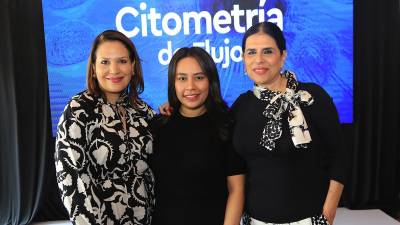 Las doctoras Fabiola Valladares, Luisa Acosta y Sandra Murra en el lanzamiento del nuevo servicio de Citometría de Flujo que ofrece Laboratorios Microlab.