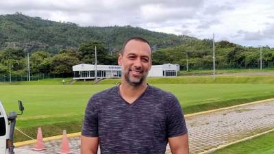 Fabio De Souza, ex jugador brasileño del Olimpia, estuvo en el entrenamiento del equipo merengue en el Centro de Alto Rendimiento.