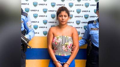 La detenida cuando era presentada por la Policía Nacional tras su captura en San Pedro Sula.