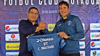 Emilio Izaguirre presentó a César Vigevani como nuevo entrenador del Motagua.