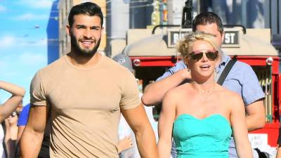 Sam Asghari le pidió el divorcio a Britney Spears un año después de su boda.