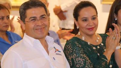 Fotografía de archivo del expresidente Juan Orlando Hernández y su esposa Ana García de Hernández.