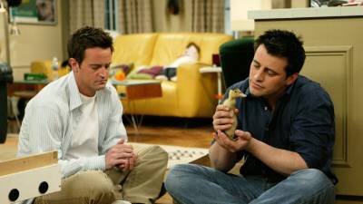 Matthey Perry y Matt LeBlanc interpretaron a los amigos y compañeros de piso Joey Tribbiani y Chandler Bing en la popular serie “Friends”.