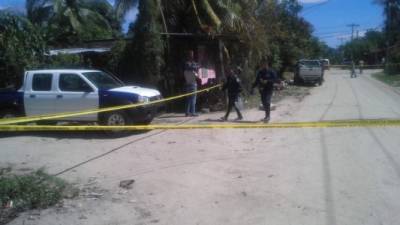 La policía de Honduras hizo el levantamiento de los cuerpos de las víctimas.