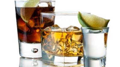 El consumo de alcohol de forma desmedida puede afectar la salud en general.