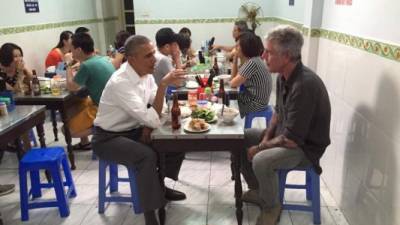 Anthony Bourdain invitó al Presidente Barack Obama a cenar.