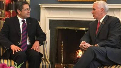 El presidente de Honduras, Juan Orlando Hernández, durante su reunión del pasado jueves 23 de marzo de 2017, con el vicepresidente de Estados Unidos, Mike Pence en Washington. EFE.