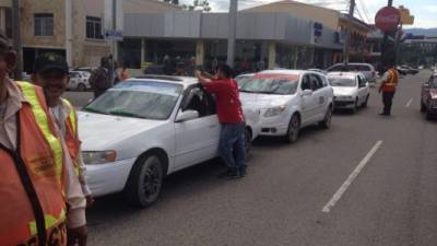 Este mediodía los operativos de transporte se desarrollaban en la avenida circunvalación.