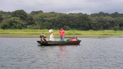 Pescadores en el Lago de Yojoa. Foto archivo