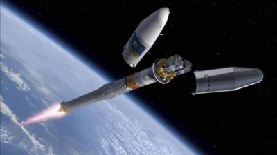 Un cohete Soyuz llevó hoy al espacio los dos primeros satélites operativos del sistema de navegación Galileo, la apuesta europea para competir con el GPS estadounidense y el Glonass ruso que inicia su fase de despliegue final tras haber colocado en orbita cuatro dispositivos de prueba.