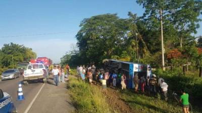 Accidente de bus registrado en El Progreso, Yoro, a la altura de la carretera que conduce hacia Tela, Atlántida.