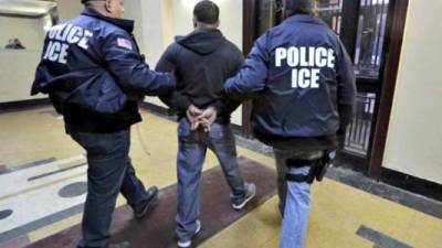 'La migra' recibió luz verde del Gobierno de Trump para arrestar a los inmigrantes en las cortes federales.