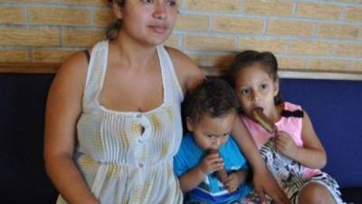 La indocumentada salvadoreña se refugió en una iglesia junto a sus dos hijos.