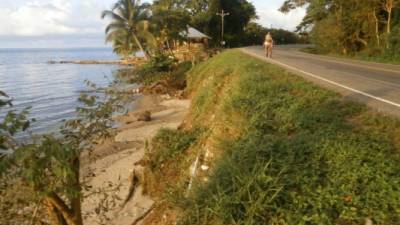 El Comité de Emergencia Municipal (Codem) de Omoa advierte del posible colapso de la carretera CA-13