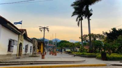 La ciudad permanece bajo toque de queda por la emergencia sanitaria.