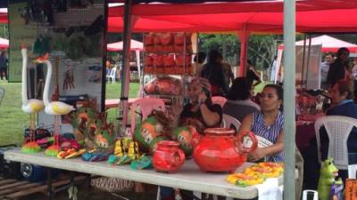 Todos están invitados a asistir al mercado del agricultor y artesano.