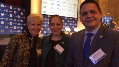 Susan Ross, Mey Hung de la AmCham y John Padgett.