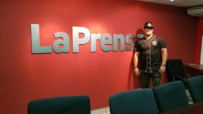 Santiago Olivera visitó la sala de Redacción de LA PRENSA, en donde compartió sobre sus nuevos proyectos artísticos. Olivera dijo que The Hondurian Cartel tiene a la venta su línea de ropa y gorras que se pueden adquirir por medio de las redes sociales de la marca.