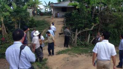 Técnicos de la Jica supervisan un proyecto.