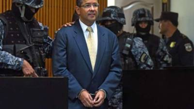 Flores tenía pendiente un juicio por corrupción en El Salvador.