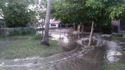 El centro educativo está próximo a la playa.