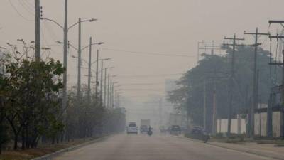 La densa capa de humo y la extrema ola de calor que impera en San Pedro Sula ha repercutido en el ámbito económico. Las temperaturas alcanzan los 39 grados celcius.
