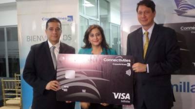 Luis Ortega y Valeria Ríos de Credomatic junto a Michael Wehmeyer de Copa, dieron a conocer los beneficios de la tarjeta.