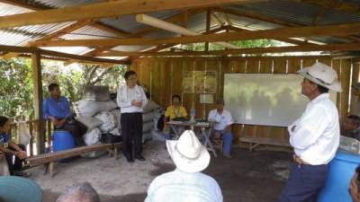 Durante su visita Kamijo compartió con personal que trabaja en las represas.