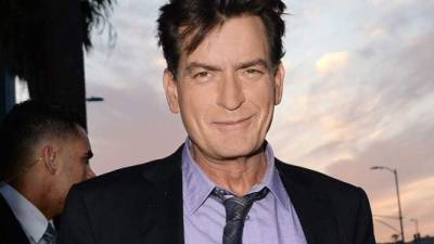 Charlie Sheen luchará para vivir siendo VIH positivo.