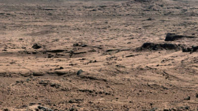 NASA101 MARTE, 27/11/2012.- Fotografía facilitada por la NASA hoy, martes 27 de noviembre de 2012, que muestra una imagen tomada por la Mast Camera (Mastcam) colocada en el robot 'Curiosity' en la zona de Marte conocida como 'Rocknest', en la que 'Curiosity' se encontraba trabajando en octubre y noviembre de 2012. El centro de la escena, mirando hacia el este desde 'Rocknest', incluye el área de Lake Point. Después de que las imágenes que componen esta escena se tomaron, 'Curiosity' se movió el 18 de noviembre 25,3 metros de Rocknest a Point Lake. Desde Lake Point, el Mastcam está tomando imágenes para otra vista detallada panorámica de la zona más al este, para ayudar a los investigadores a identificar los objetivos que podrían ser candidatos a la primera perforación del robot en una roca. EFE/NASA/JPL-Caltech/Malin Space Science Systems. CRÉDITO OBLIGATORIO. SÓLO USO EDITORIAL. PROHIBIDA SU VENTA