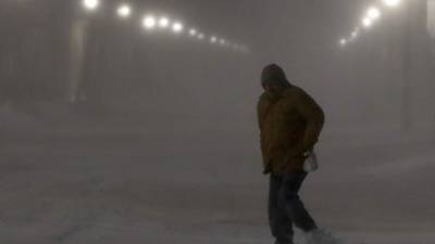 Las fuertes tormentas que azotan desde anoche los estados de la costa Este de EEUU dejaron grandes acumulaciones de nieve. AFP.