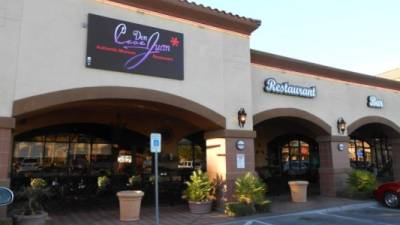 Fachada del restaurante Casa Don Juan, propiedad de una familia latina que ofrece empleo a casi todos latinos en en Las Vegas, Nevada.